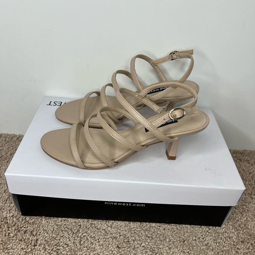 NWT Women’s Nine West Tan Heels - Picture 5 of 6